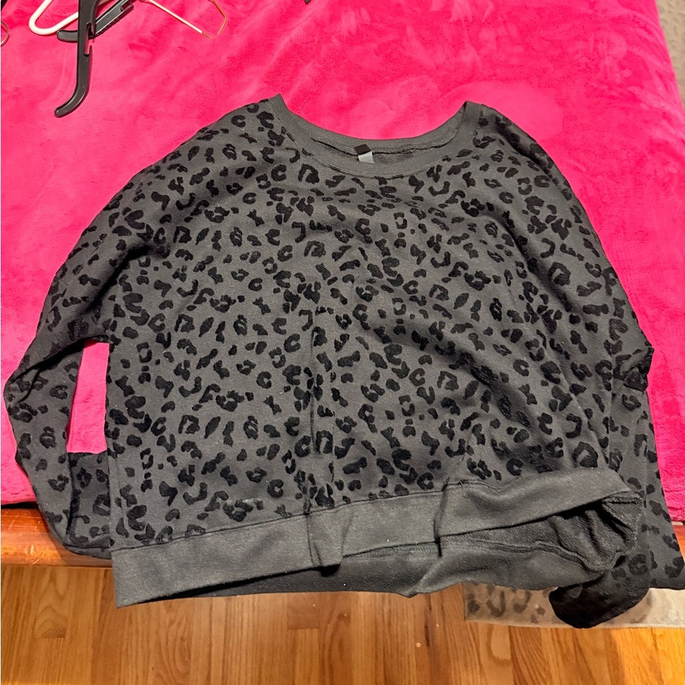 Elegant Black Leopard Print Crew Neck Sweater